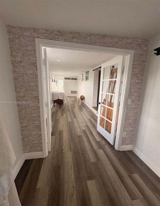 Foto del edificio - 8221 NW South River Dr