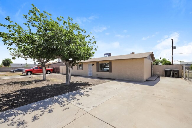 Building Photo - 7407 W Desert Cove Ave