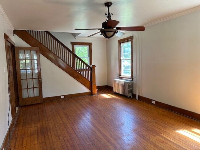 Building Photo - Welcome to this 3-bedroom, 1-bathroom home...