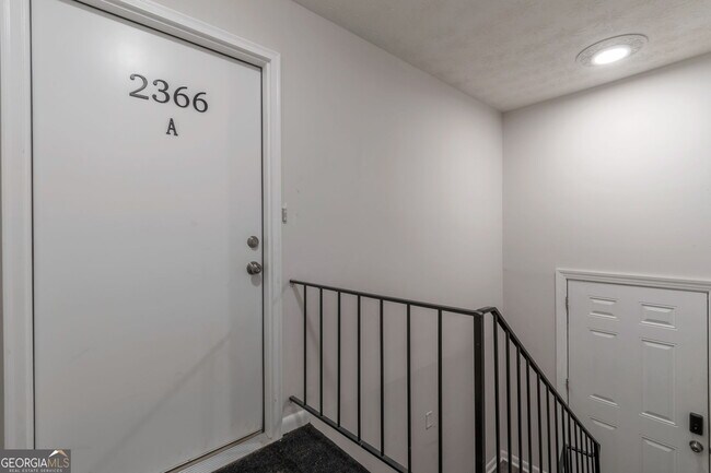 Building Photo - 2364 Peachwood Cir NE