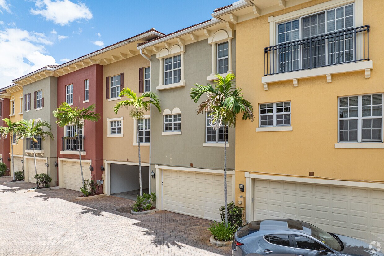 Alternar - Cloisters of Lakeworth