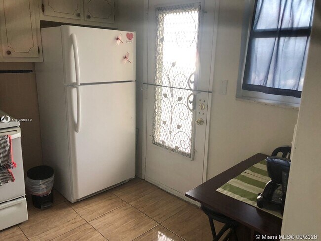 Foto del edificio - 900 NE 12th Ave