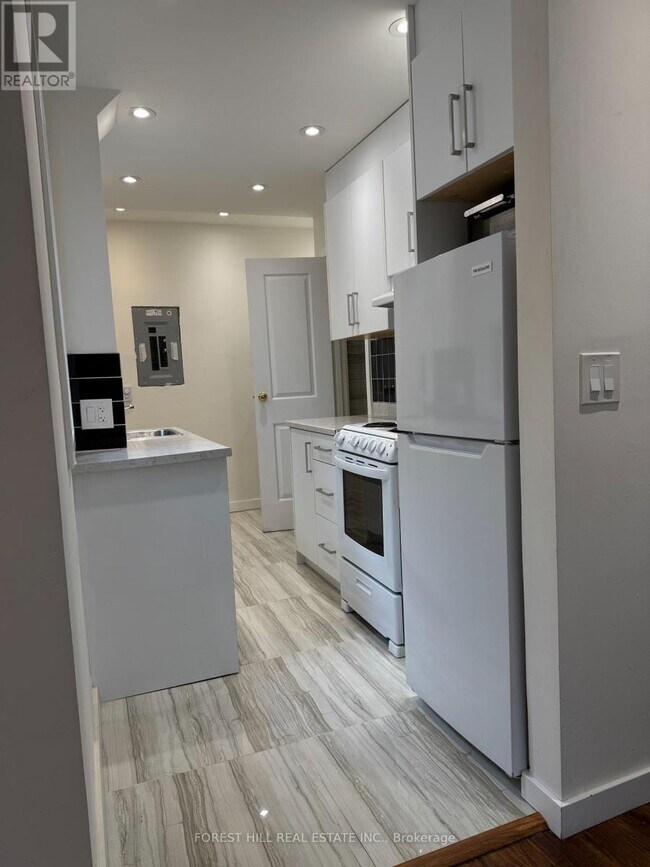 Photo du bâtiment - 378-378 Bloor St W
