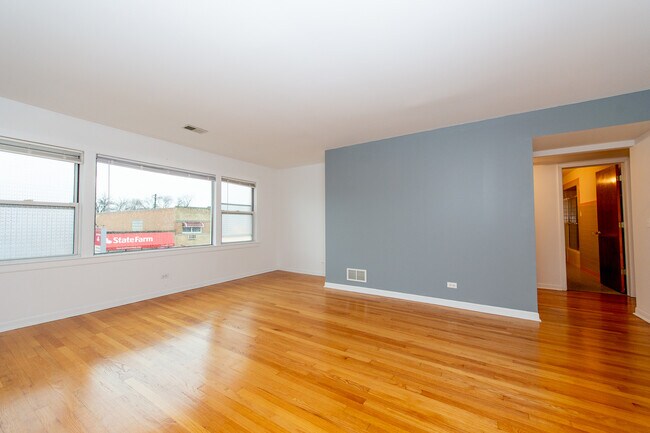 Foto del edificio - 5222 W Belmont Ave