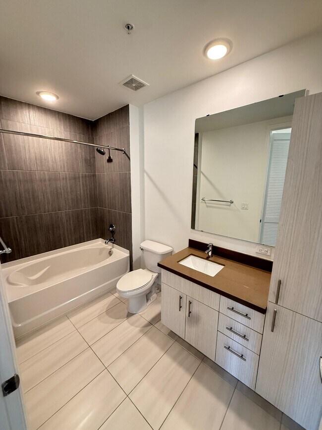 Foto del edificio - 2160 NE 168th St
