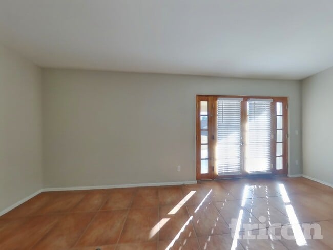 Building Photo - 2601 S 79th Dr