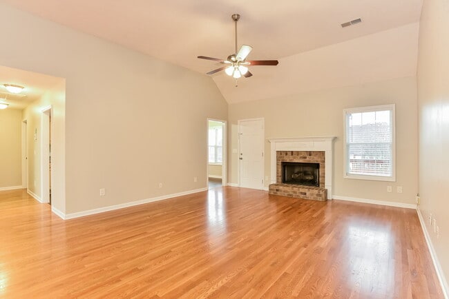 Building Photo - 5007 Monaco Dr