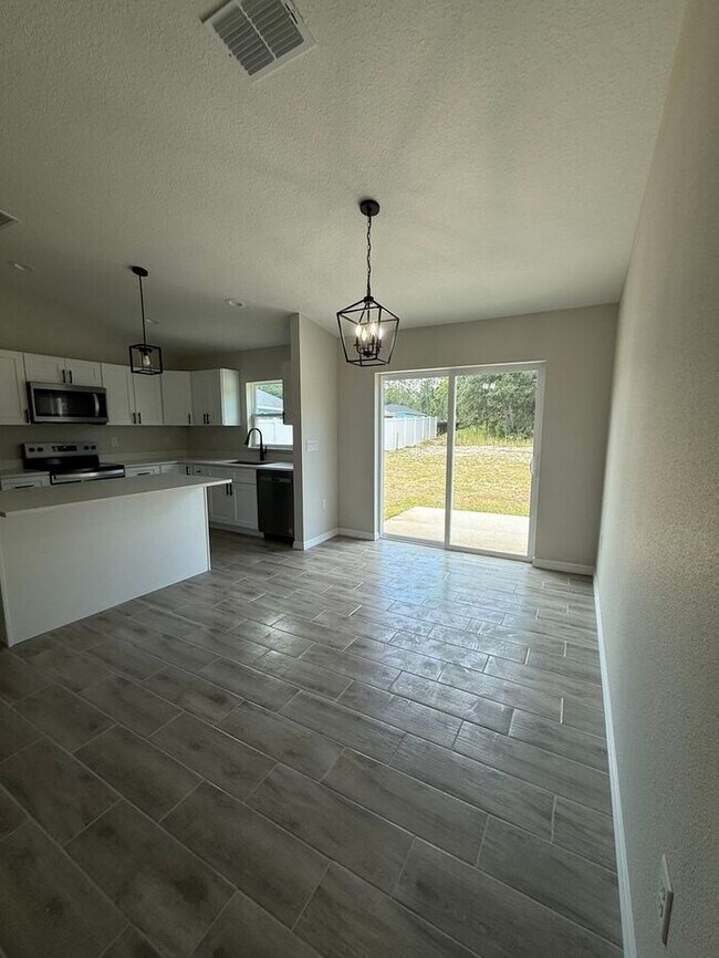 Foto del edificio - 217 Oak Ln Rd