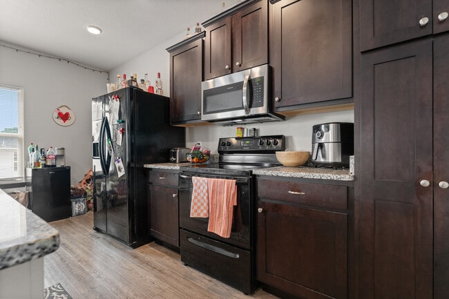 Dispensador de agua/hielo en el refrigerador - 807 South Ave