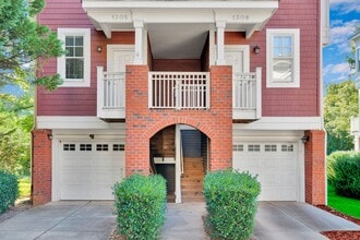 Building Photo - 1305 Summit Greenway Court
