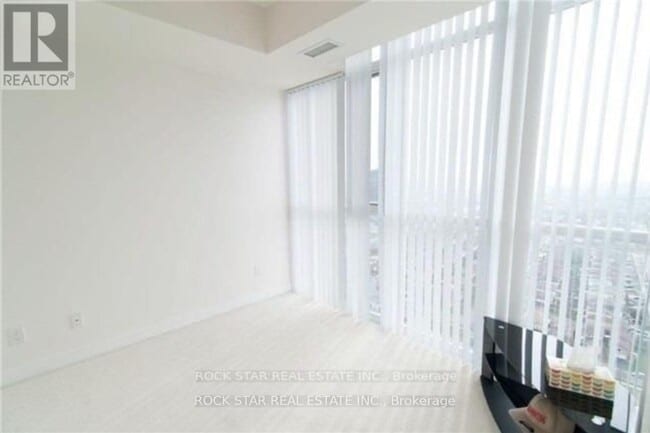 Photo du bâtiment - 4070 Confederation Pkwy