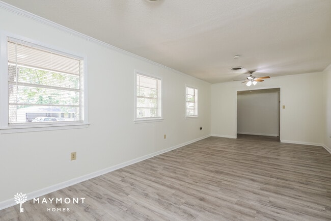 Building Photo - 1006 Tanglewood Dr