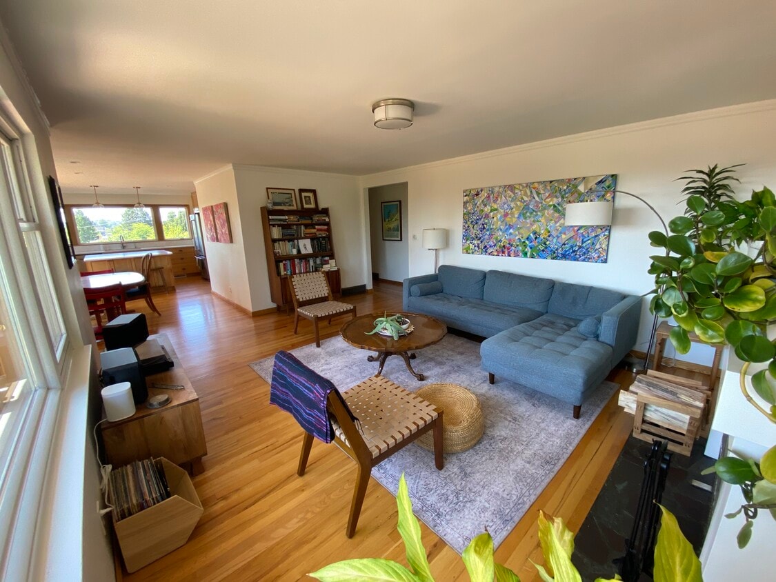 Primary Photo - 4051 38th Ave SW