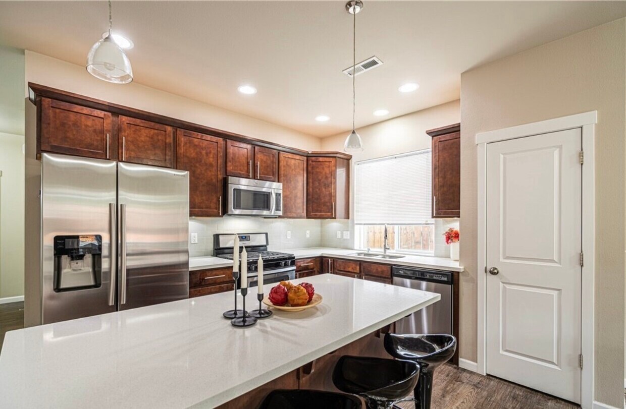 Foto principal - 12435 1st Ave S