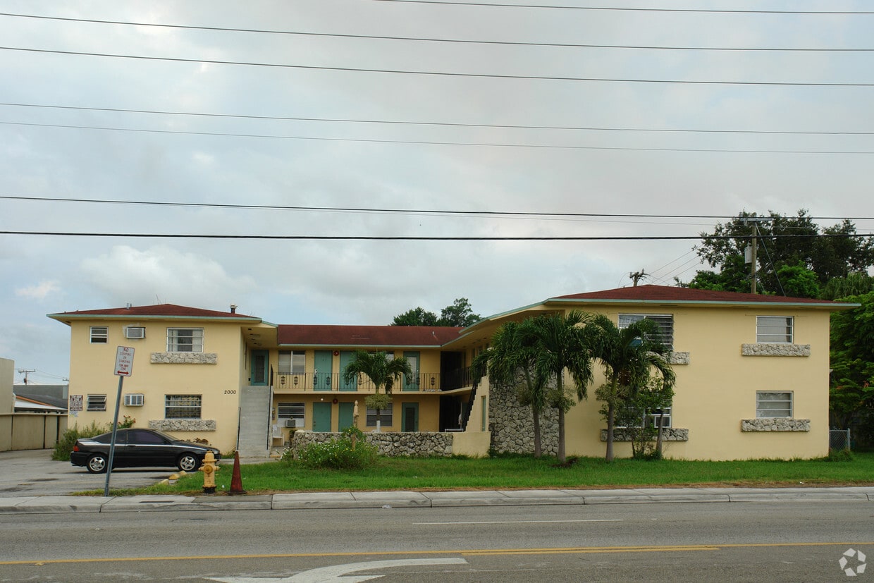Building Photo - 2000 Ludlam Rd