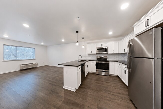 Interior Photo - Lilac Pointe