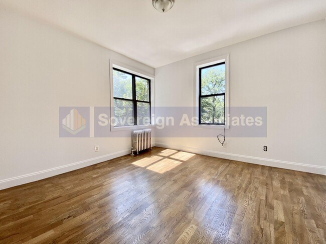 Building Photo - 165 Pinehurst Avenue