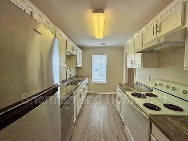 Foto del edificio - 2132 Oak Ridge Rd