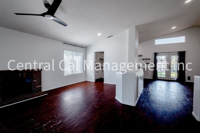 Building Photo - 4 Bedroom/2 Bath Home in Desired Riverlakes Community - $2395 per month!