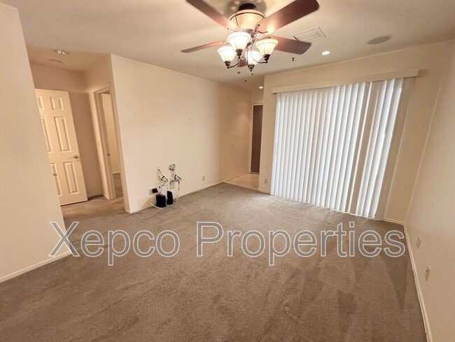 Building Photo - 420 N Villa Ct