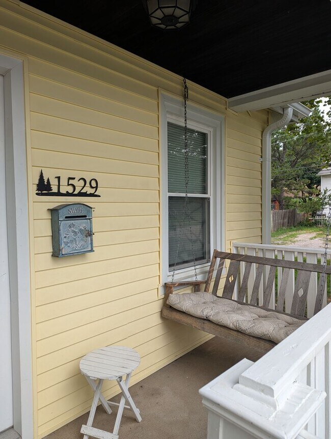 Foto del edificio - Dogtown Delight - 3 Bedroom House