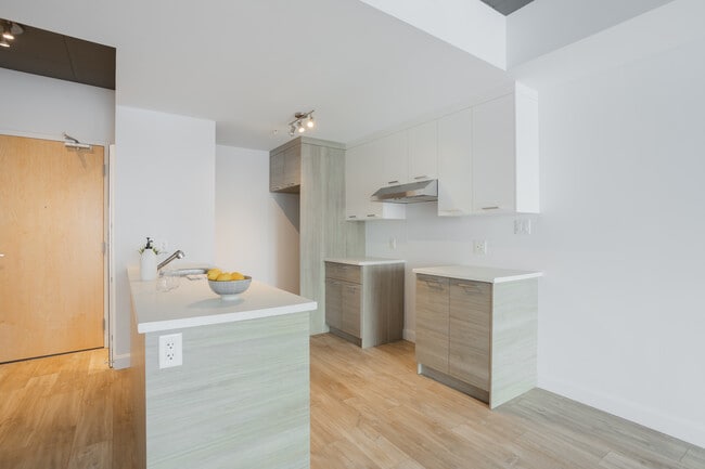 Building Photo - Diplomates