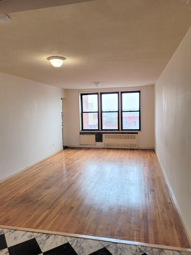 Foto del edificio - 32-05 Newtown Ave