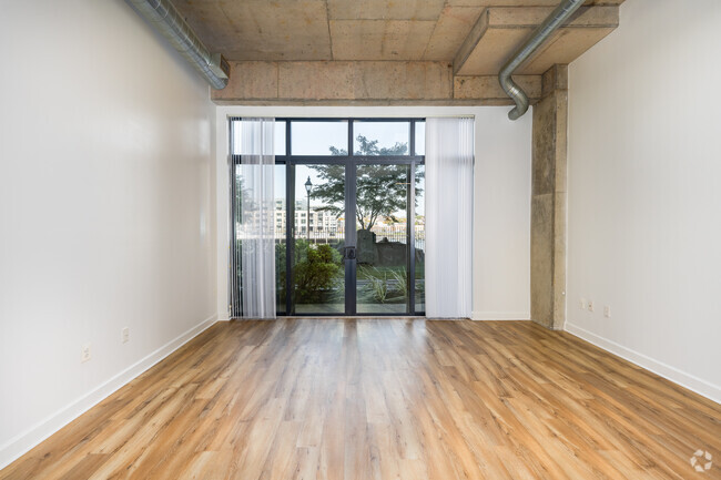 1BR, 1BA - 841SF - Living Room - Arrive Union Wharf