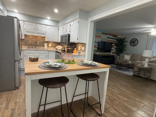 Foto del edificio - 920 Camellia Dr