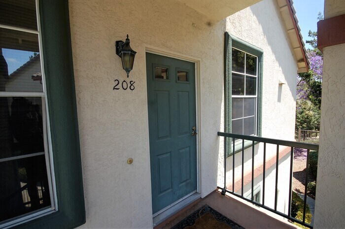 Building Photo - Sabre Springs Top Floor Condo