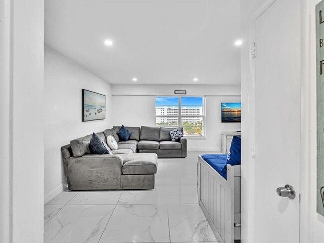 Foto del edificio - 5100 Dupont Blvd