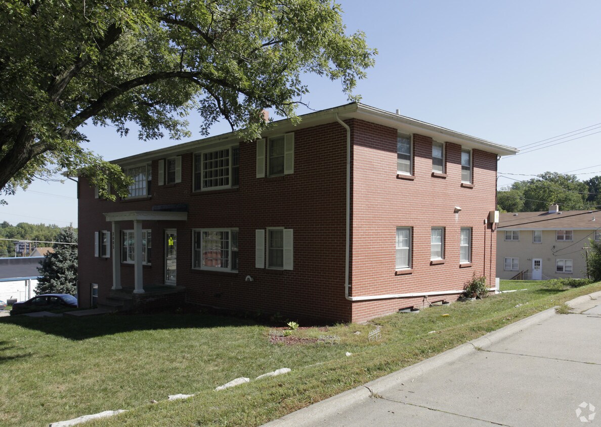 Primary Photo - 3005 S 108th St