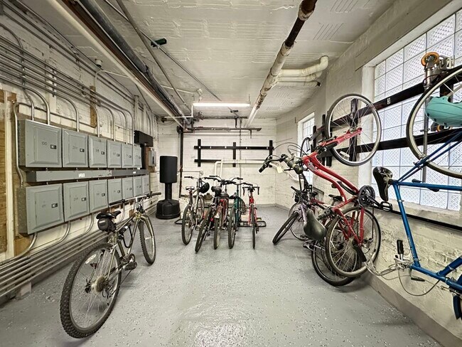 Foto del edificio - 5517 N Kenmore Ave