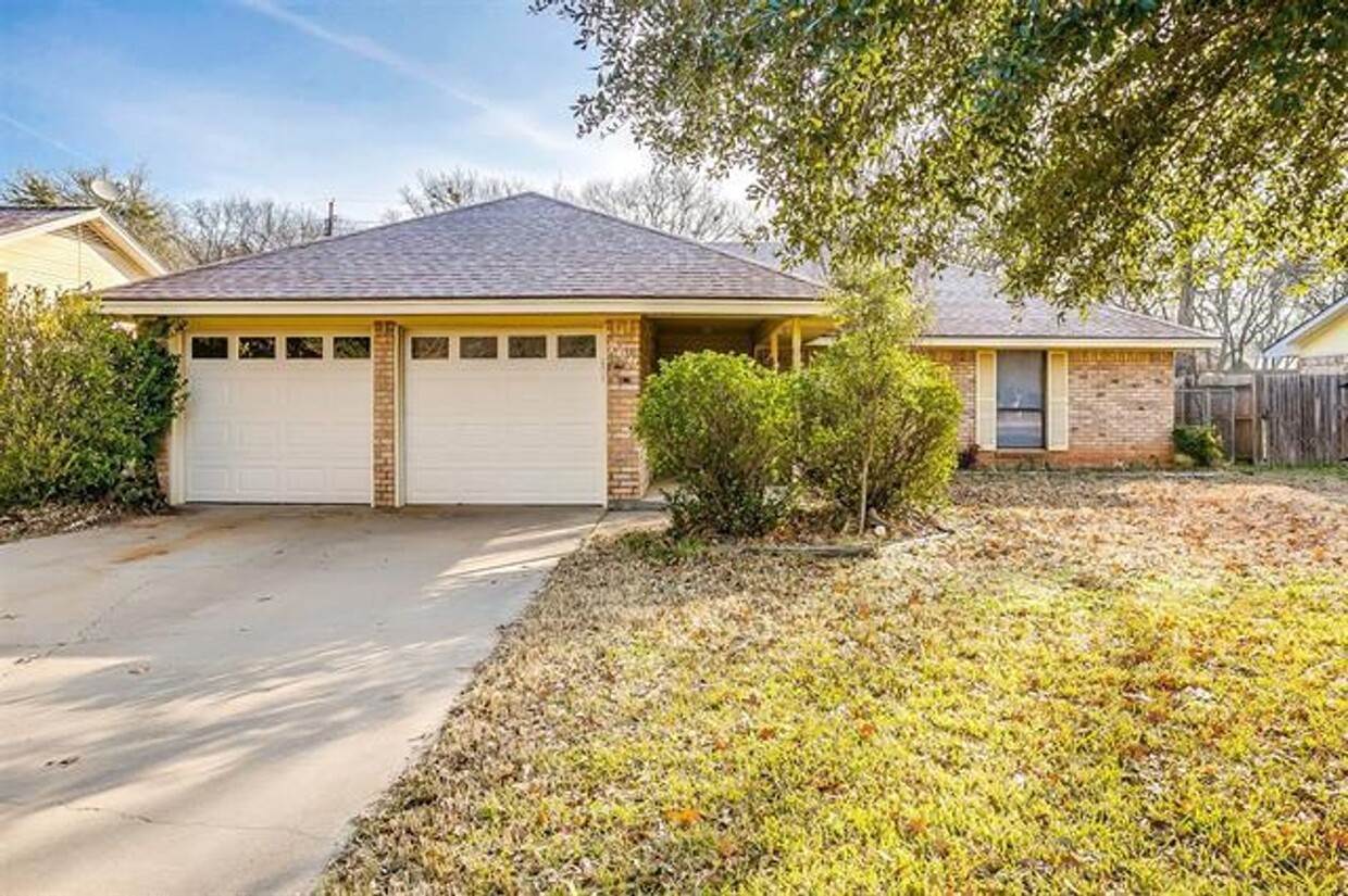 Primary Photo - 3/2/2 House in Mineral Wells