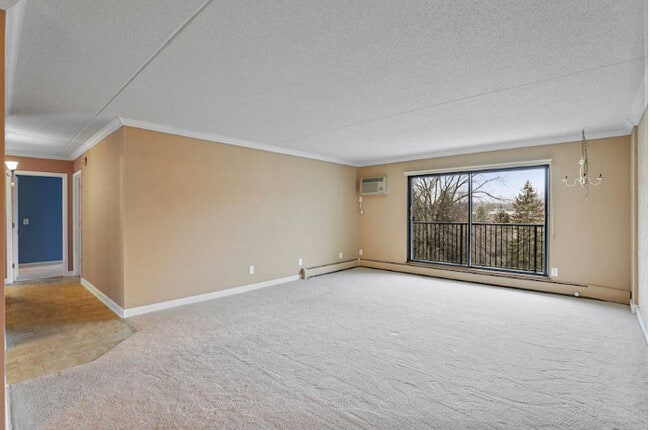 LR - 10531 Cedar Lake Rd