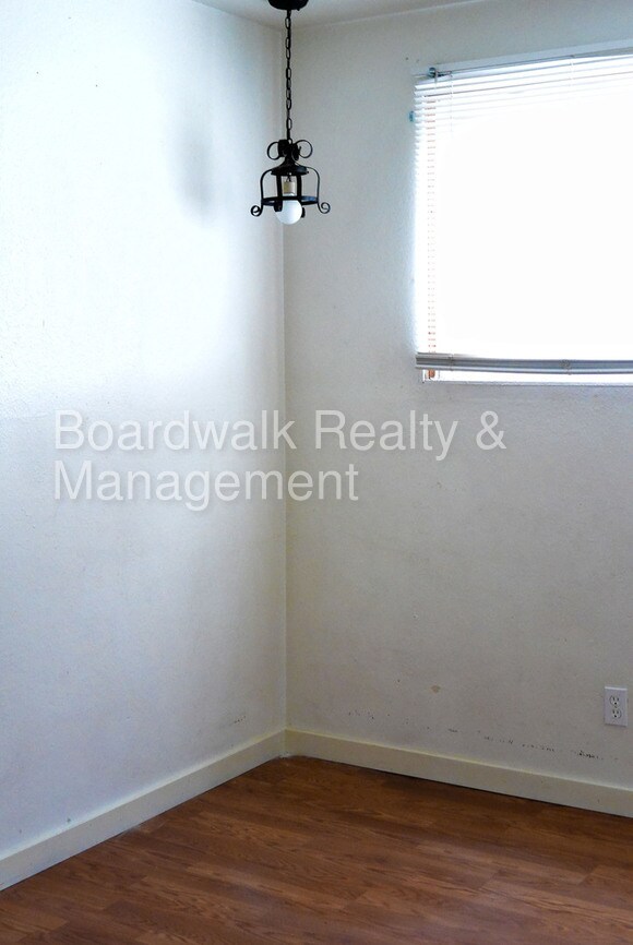 Building Photo - 350 S 700 E