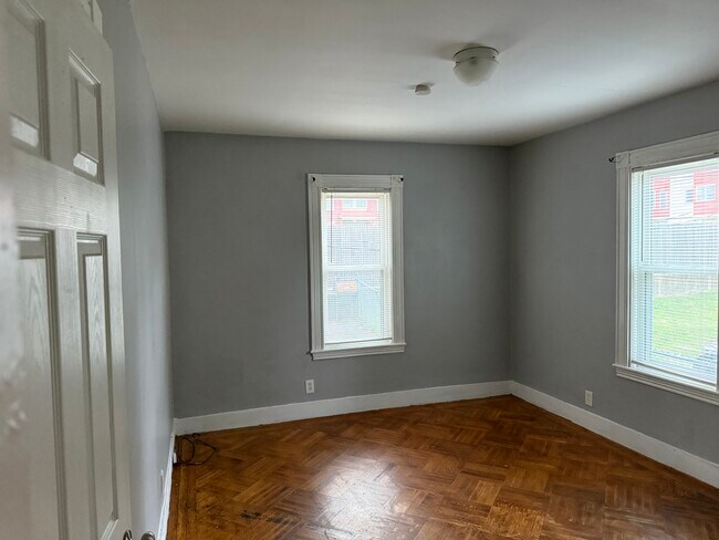 Bedroom 1 - 15 Fenelon St