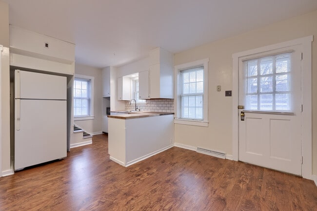 Building Photo - 123 N Spruce St