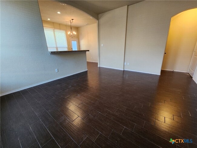 Building Photo - 529 Creekside Cir