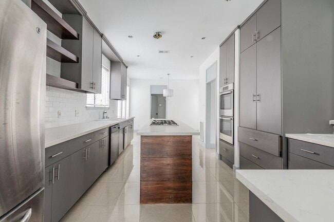 Building Photo - 1022 Forest Home Dr