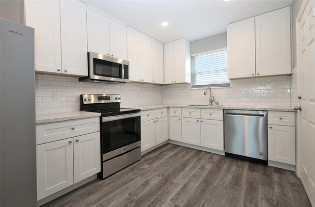 Building Photo - 5107 Delano St