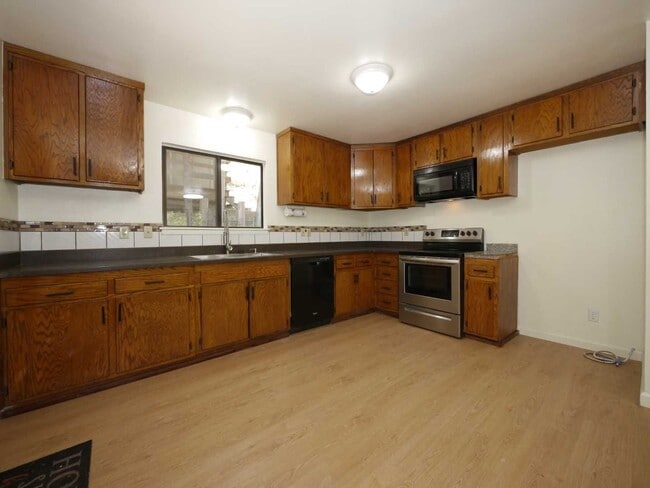 Building Photo - 1601 Lily Valley Way