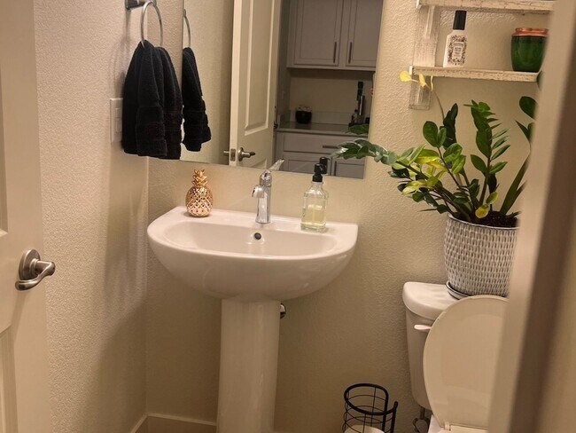 Foto del edificio - 2 Bedroom Townhome in Thornton
