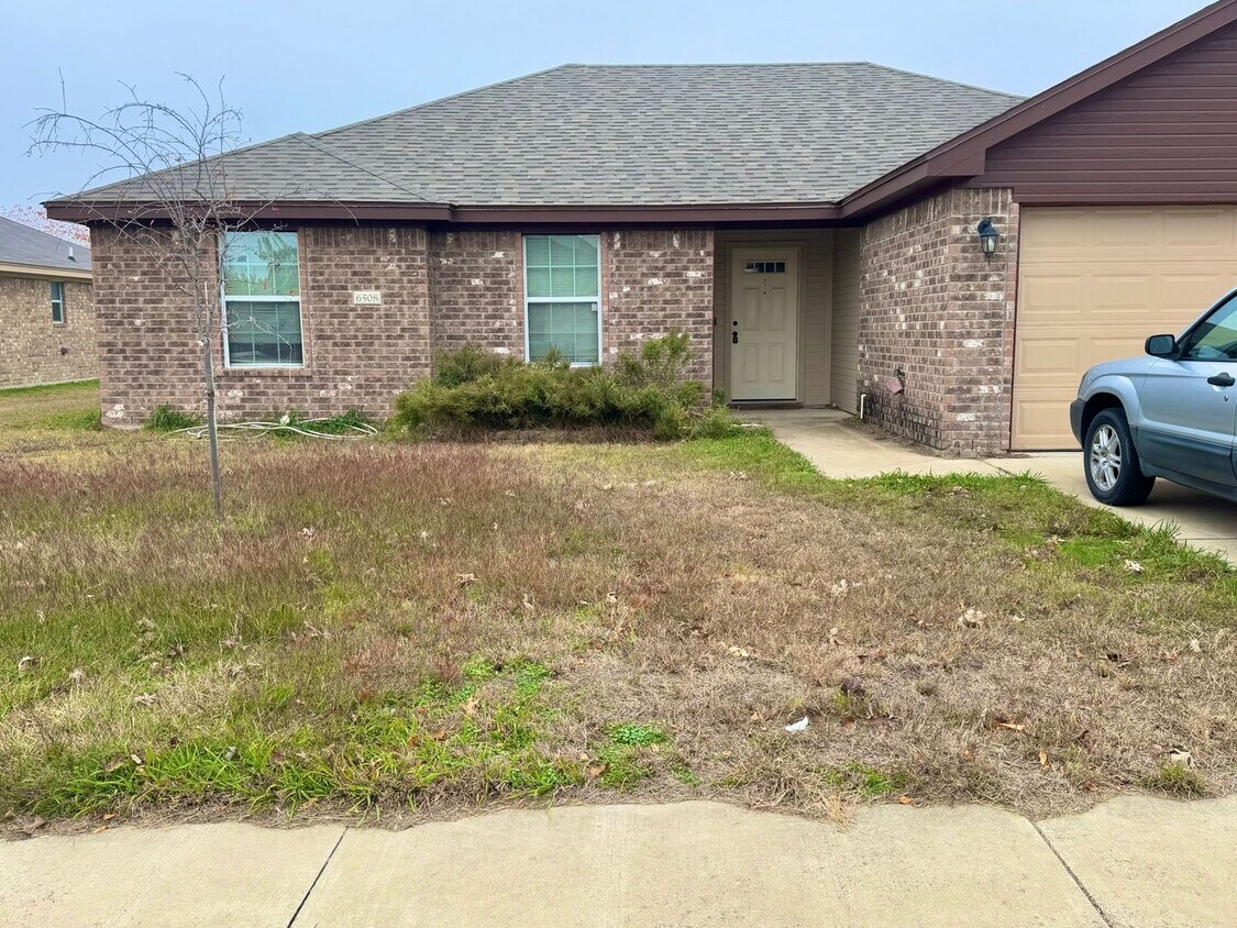 Modern 4-bedroom 2-bathroom home! HOUSING... - Modern 4-bedroom 2-bathroom home!  HOUSING...