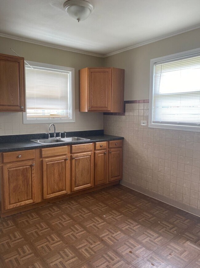 Foto del edificio - Beautiful House Available NOW $1500.00