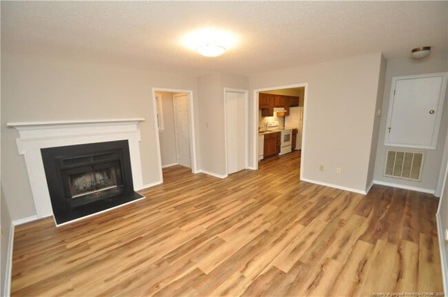Building Photo - 3901 Lexington Dr