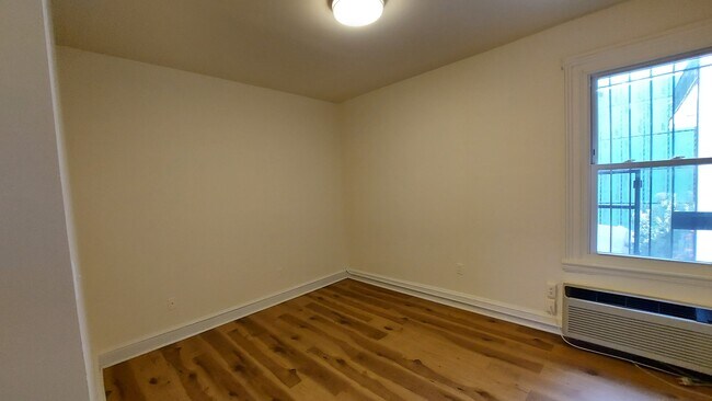 Foto del edificio - 1004 M St NW