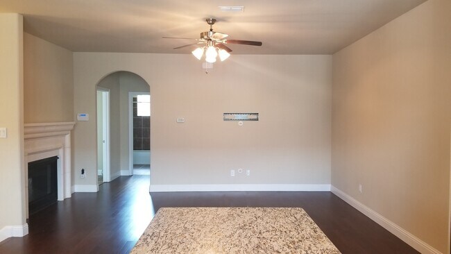 Building Photo - Venice Dr 2650 #4