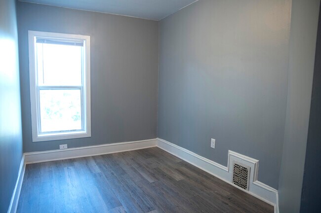 Building Photo - 1203 S Farwell St