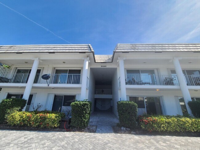 Foto del edificio - 4440 N Ocean Blvd